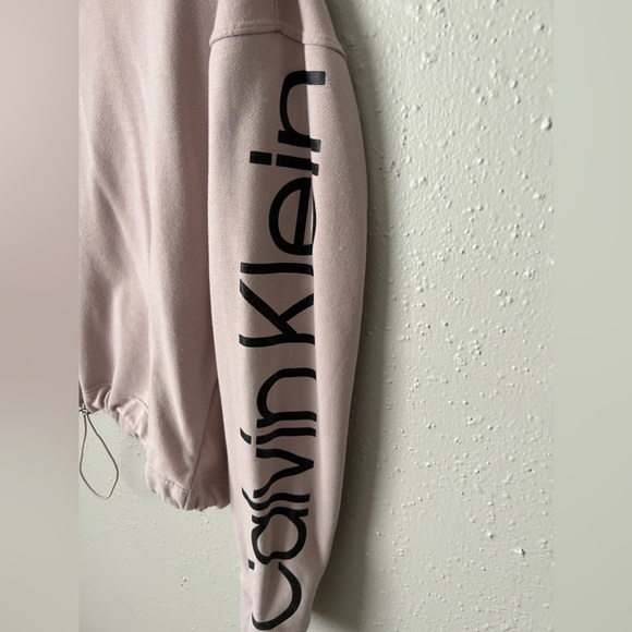 Calvin Klein Women's Long Sleeve 1/2
Zip Pullover Crop Logo Sweatshirt Size S/CH - Picture 7 of 10